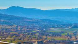 سکوت بلوط و گندم؛ نیایش جهان بین، فرزند همکار؛ محل عکاسی: روستای کوشک شهرستان بویراحمد