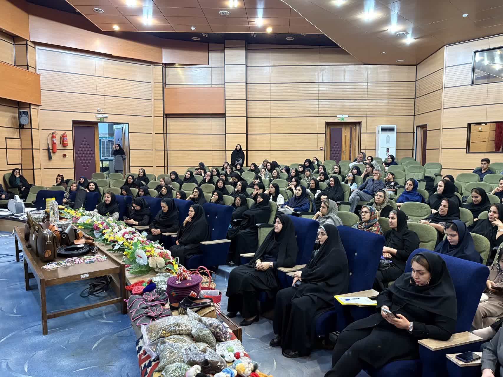 آشنایی زنان روستایی کهگیلویه و بویراحمد با فروش اینترنتی 